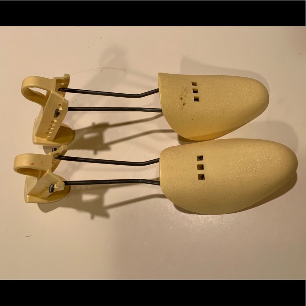 VINTAGE WOMEN’S SHOE TREE FORMS.
